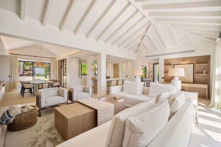 Casa Olivo - Spacious Refined Home offering Golf Views