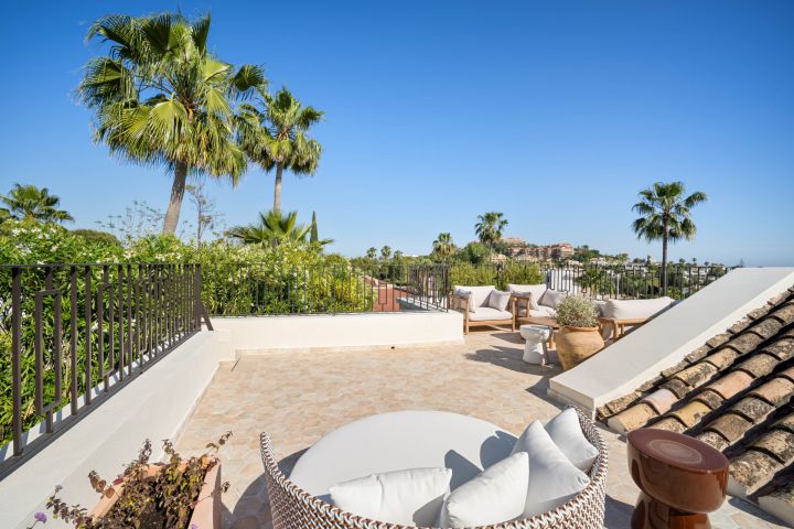 Casa Olivo - Spacious Refined Home offering Golf Views