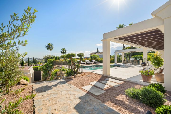 Casa Olivo - Spacious Refined Home offering Golf Views