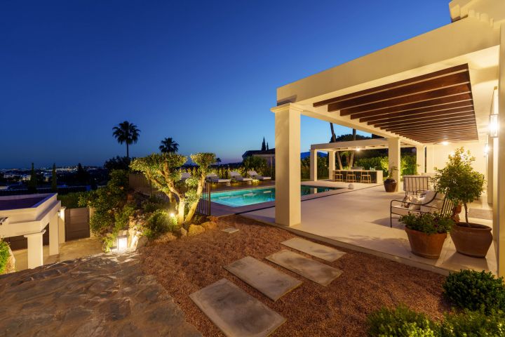Casa Olivo - Spacious Refined Home offering Golf Views