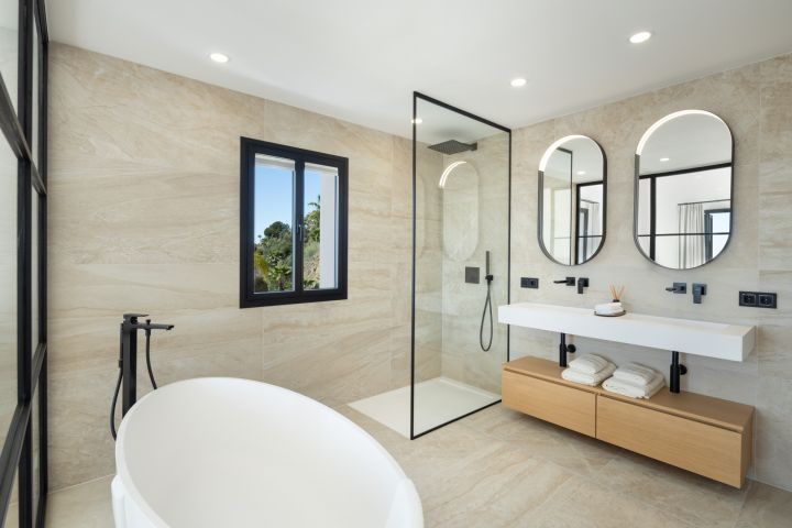 Villa Almira - Elegant Home offering Panoramic Views