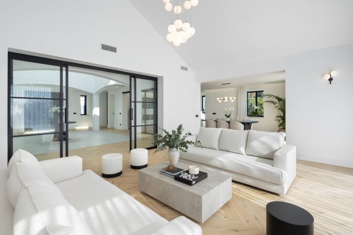 Villa Almira - Elegant Home offering Panoramic Views