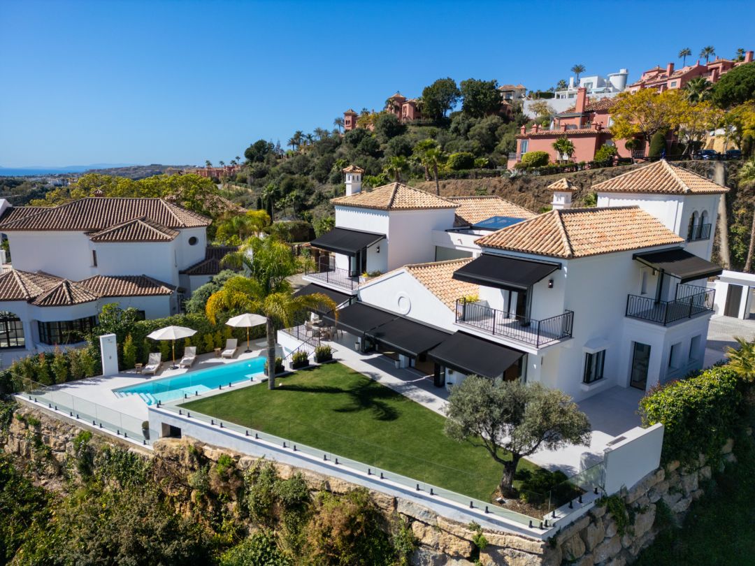 Villa Almira - Elegant Home offering Panoramic Views