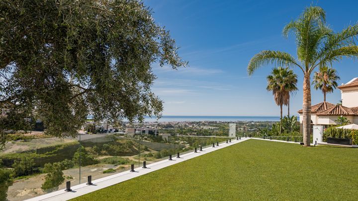 Villa Almira - Elegant Home offering Panoramic Views