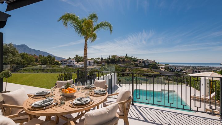 Villa Almira - Elegant Home offering Panoramic Views