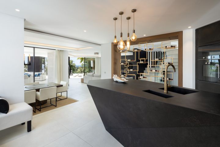 La Toca - Upscale Stylish Home in a Gated Community