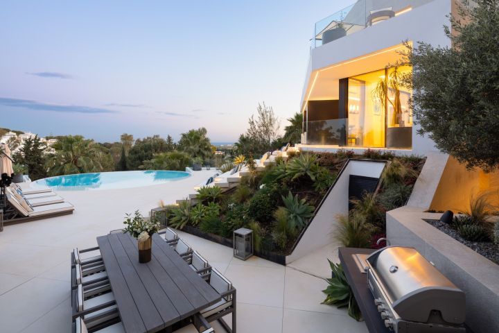 La Toca - Upscale Stylish Home in a Gated Community