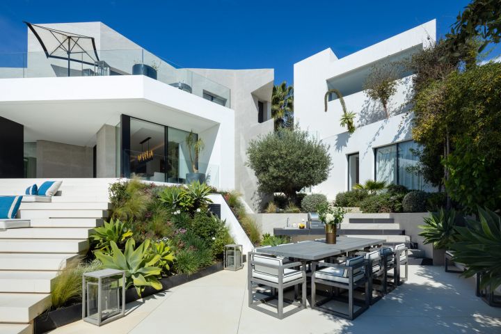 La Toca - Upscale Stylish Home in a Gated Community