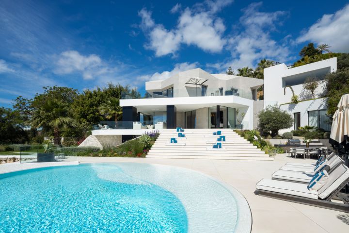 La Toca - Upscale Stylish Home in a Gated Community