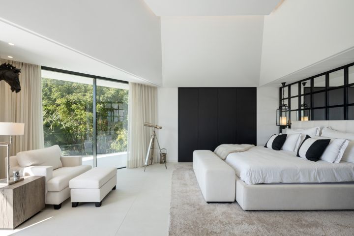 La Toca - Upscale Stylish Home in a Gated Community