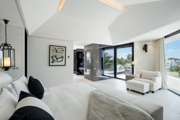 La Toca - Upscale Stylish Home in a Gated Community