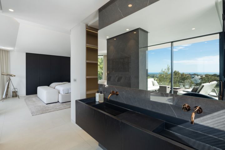 La Toca - Upscale Stylish Home in a Gated Community