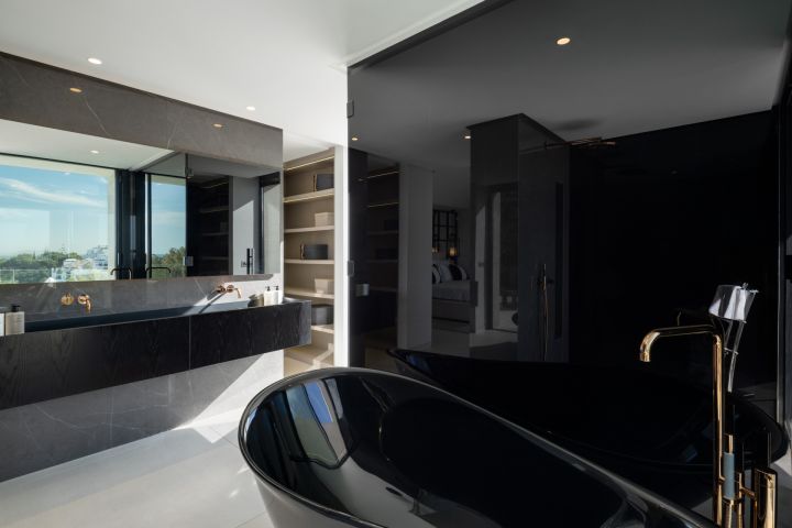 La Toca - Upscale Stylish Home in a Gated Community