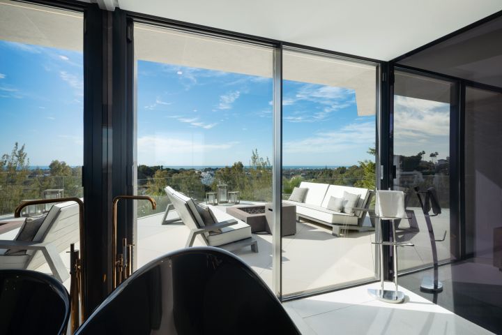 La Toca - Upscale Stylish Home in a Gated Community