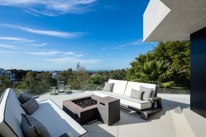 La Toca - Upscale Stylish Home in a Gated Community