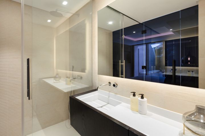 La Toca - Upscale Stylish Home in a Gated Community