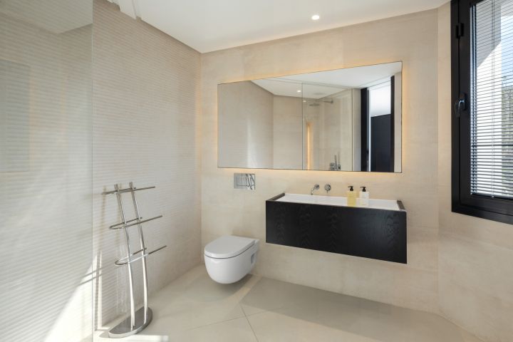 La Toca - Upscale Stylish Home in a Gated Community