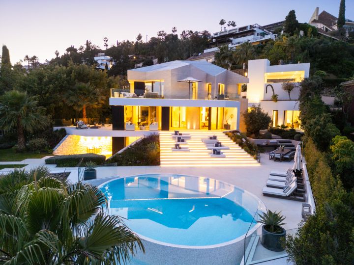 La Toca - Upscale Stylish Home in a Gated Community