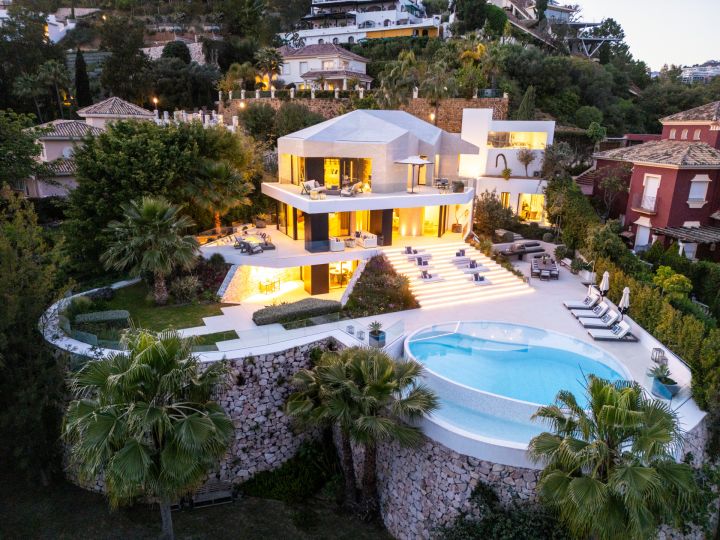 La Toca - Upscale Stylish Home in a Gated Community