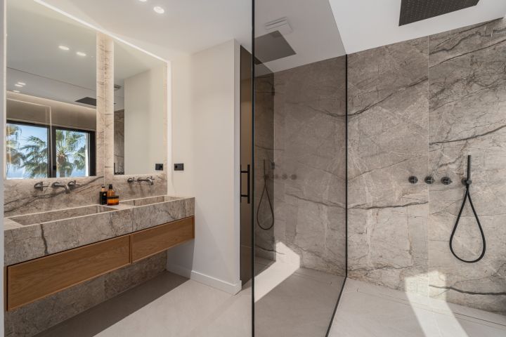 Maison Vue - Bespoke Property offering Stunning Views