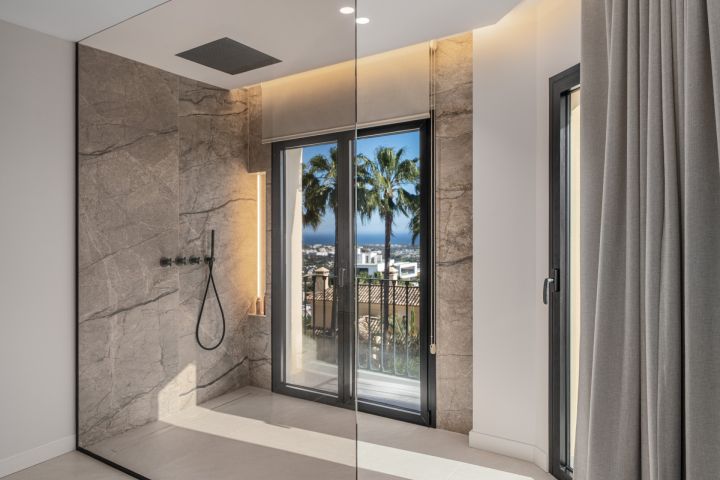 Maison Vue - Bespoke Property offering Stunning Views