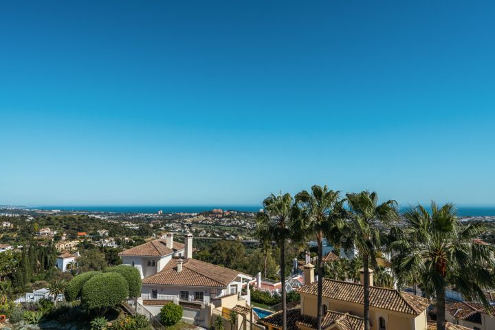 Maison Vue - Bespoke Property offering Stunning Views