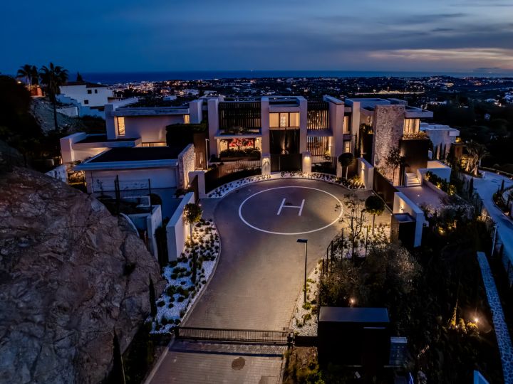 The Hills 12 - Extravagant Villa with Panoramic Views