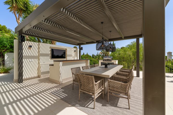 Villa Rocio - Fascinating Contemporary Villa in Prime Location