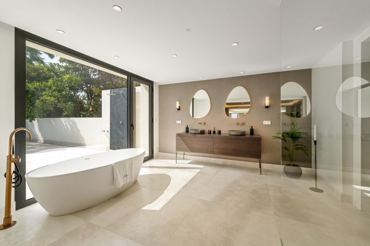 Villa Rocio - Fascinating Contemporary Villa in Prime Location