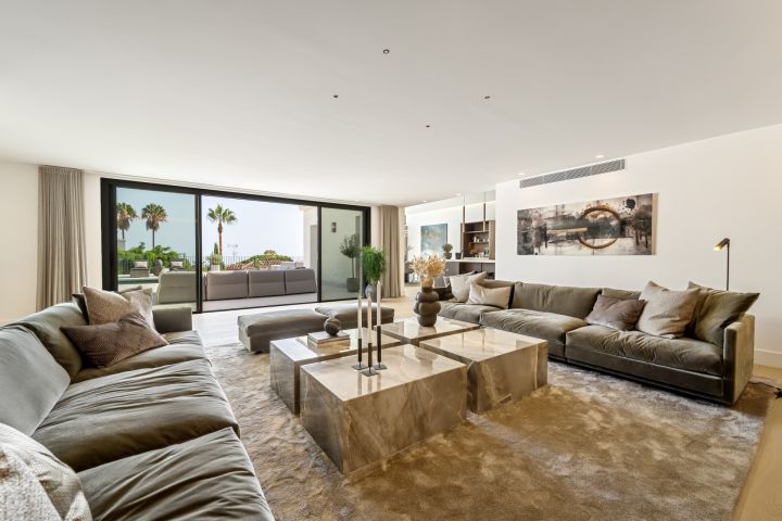 Villa Rocio - Fascinating Contemporary Villa in Prime Location