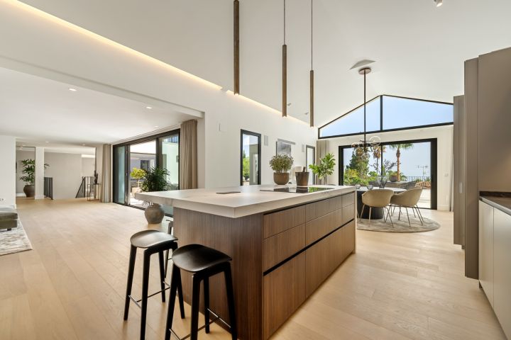 Villa Rocio - Fascinating Contemporary Villa in Prime Location