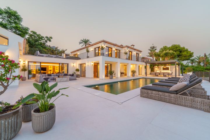 Villa Rocio - Fascinating Contemporary Villa in Prime Location