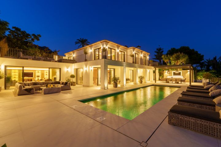 Villa Rocio - Fascinating Contemporary Villa in Prime Location