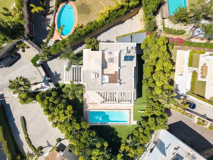 Herrojo 110 - Fascinating Villa minutes from Golf Course