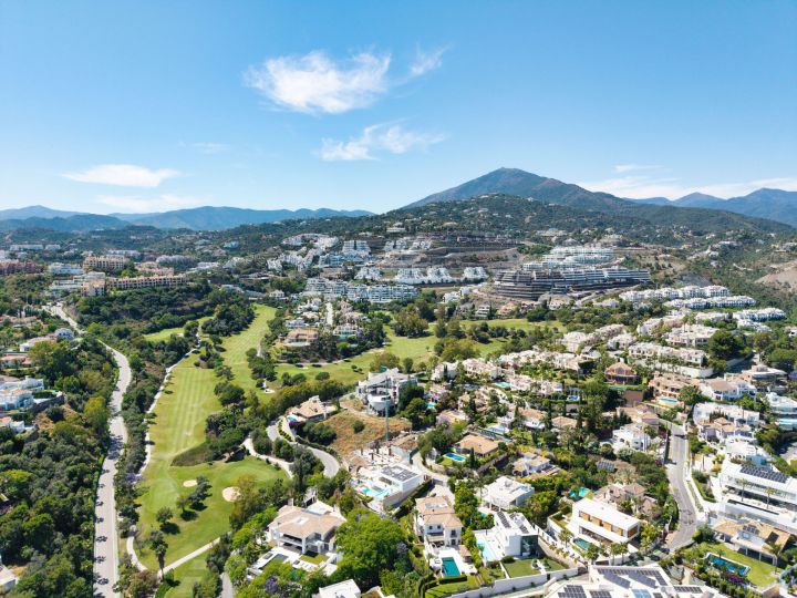 Herrojo 110 - Fascinating Villa minutes from Golf Course