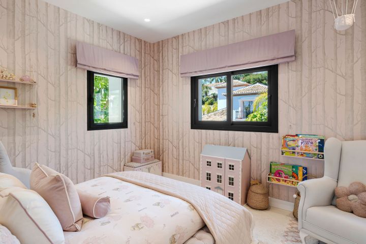 Herrojo 110 - Fascinating Villa minutes from Golf Course