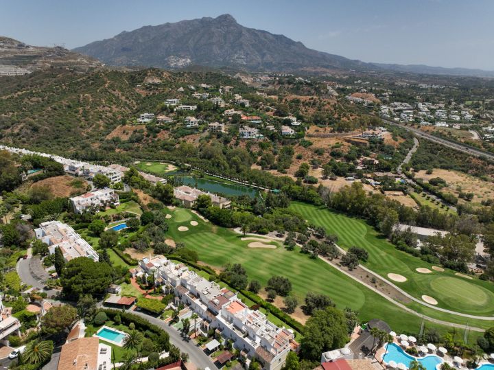 Mirador 4 - Stunning Townhouse with Private Garden