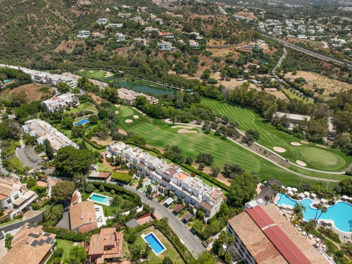 Mirador 4 - Stunning Townhouse with Private Garden