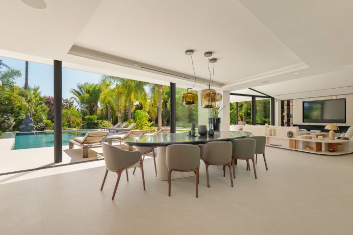 Las Chapas 5 - Villa Moderna Única con Detalles Llamativas