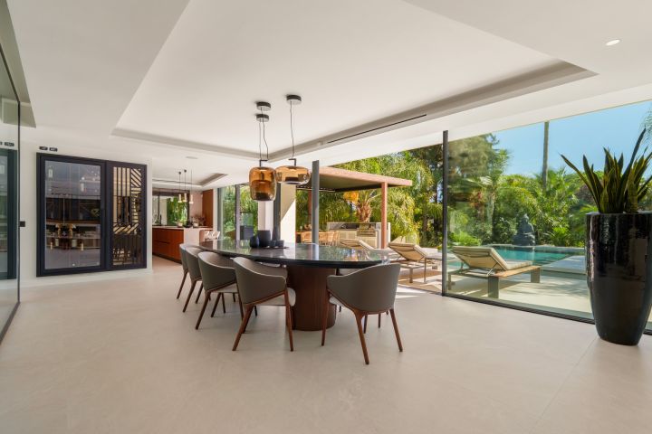 Las Chapas 5 - Villa Moderna Única con Detalles Llamativas