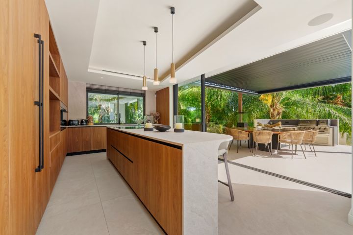 Las Chapas 5 - Villa Moderna Única con Detalles Llamativas