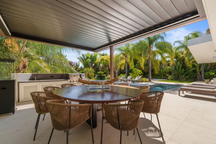 Las Chapas 5 - Villa Moderna Única con Detalles Llamativas