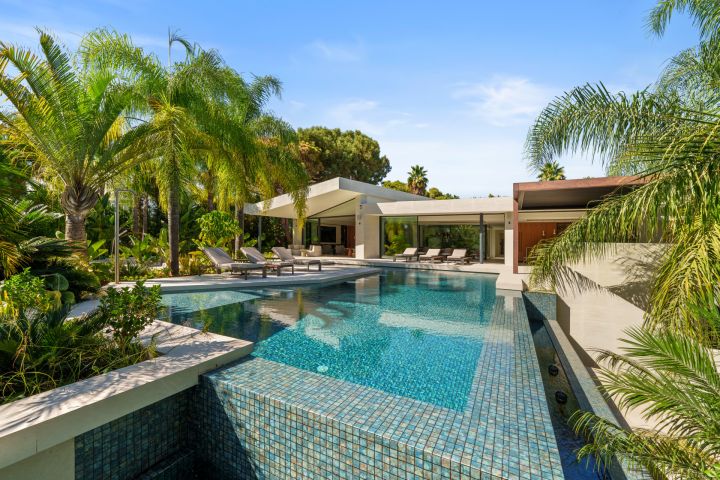 Las Chapas 5 - Villa Moderna Única con Detalles Llamativas