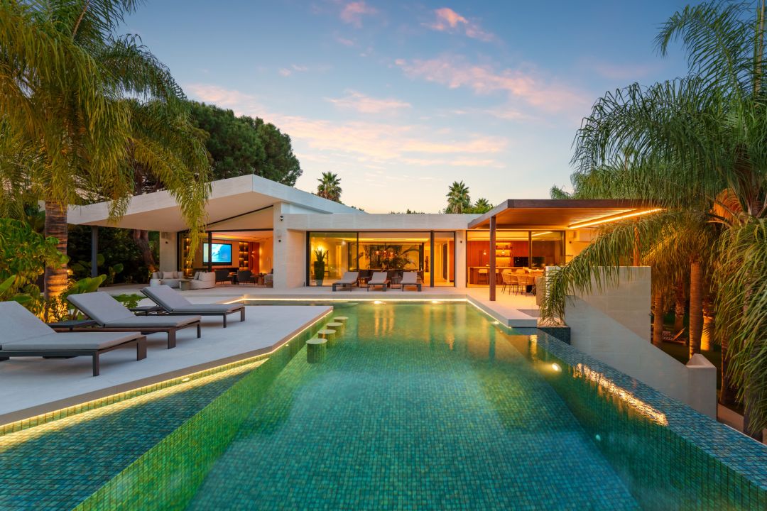 Las Chapas 5 - Villa Moderna Única con Detalles Llamativas