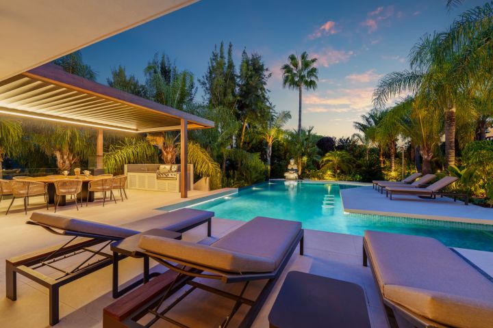 Las Chapas 5 - Villa Moderna Única con Detalles Llamativas