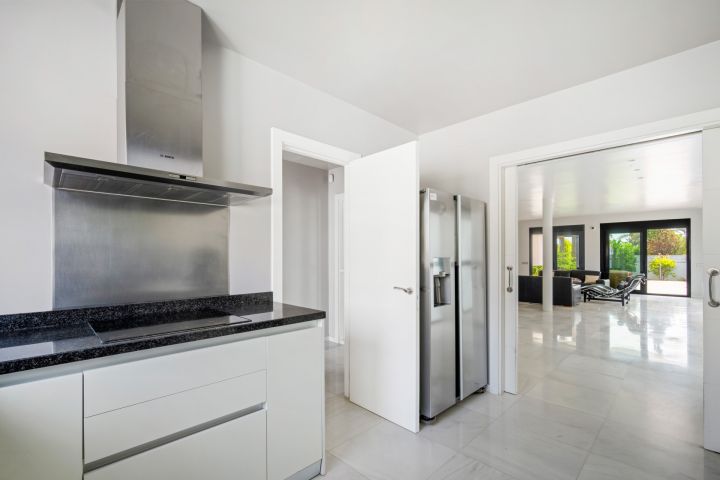 Encantadora Villa en Segunda Línea de Playa – Marbesa - Encantadora Villa en Segunda Línea de Playa – Marbesa