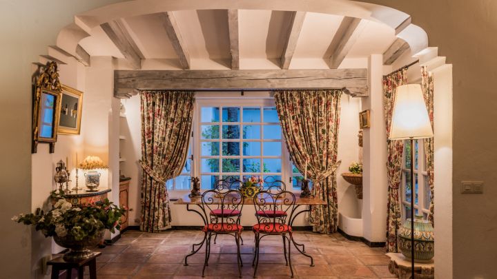 Cortijo del Taraje - Charming Andalusian Cortijo with Exceptional Potential and Lake Views