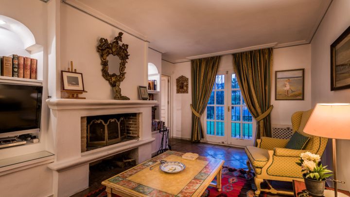 Cortijo del Taraje - Charming Andalusian Cortijo with Exceptional Potential and Lake Views