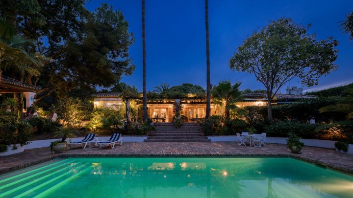 Cortijo del Taraje - Charming Andalusian Cortijo with Exceptional Potential and Lake Views