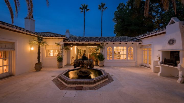 Cortijo del Taraje - Charming Andalusian Cortijo with Exceptional Potential and Lake Views